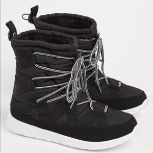 🆕  🎁 💝 Ladies Black Strapped Faux Fur Snow Boots